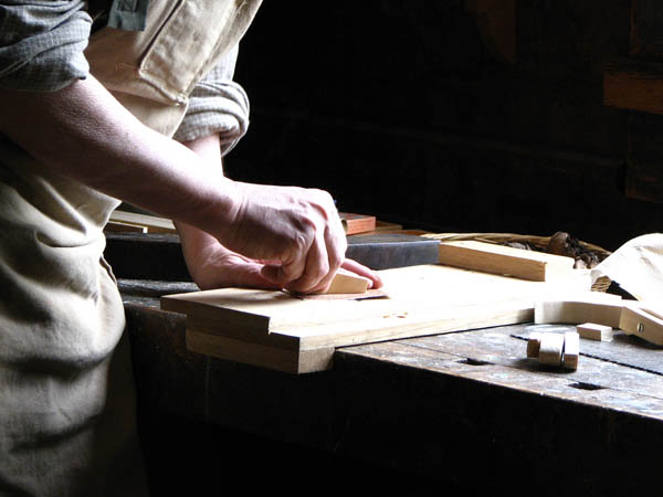 Nacemos de la influencia y formación  heredada en el sector de la <strong>carpintería de madera y ebanistería  en Torre en Cameros.</strong>